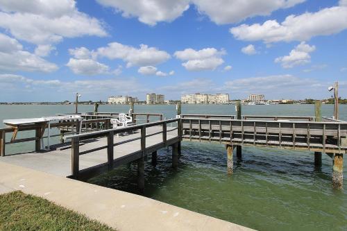 Madeira Beach Yacht Club 329b