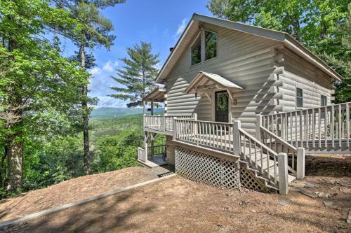 Treetop Hideout With Long-range Mountain Views!