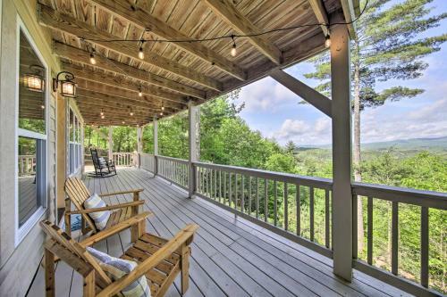 Treetop Hideout With Long-range Mountain Views!