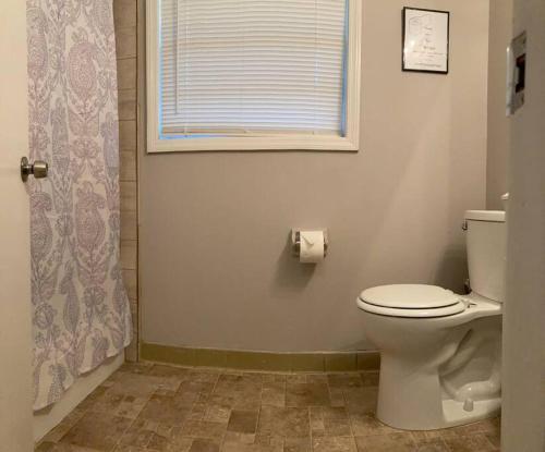 3 Bed 1.5 Bath Central Location, 11 Min To Base