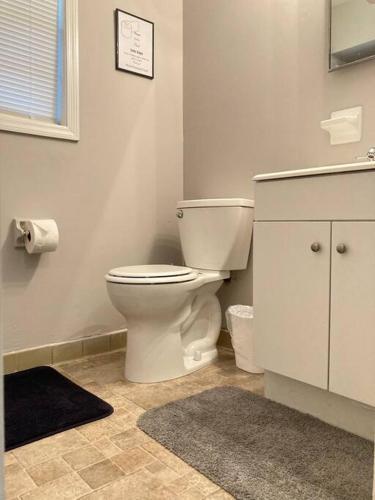 3 Bed 1.5 Bath Central Location, 11 Min To Base