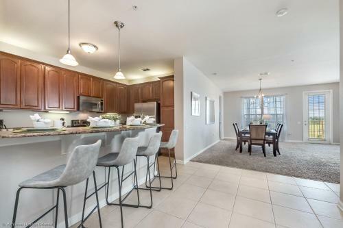Apartamento Deluxe Condo Wlakeview, Minutes From Universal