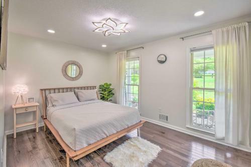 Updated Retreat In Gainesville With Lake View!