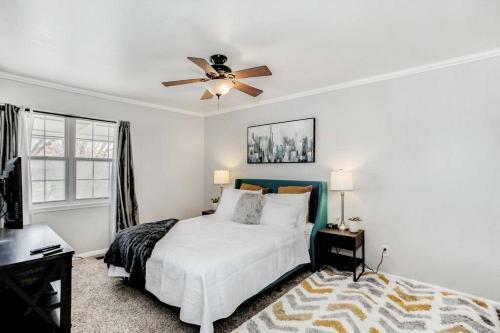 Wow! Spacious Retreat & Amazing Yard 2400+4bd/3bth