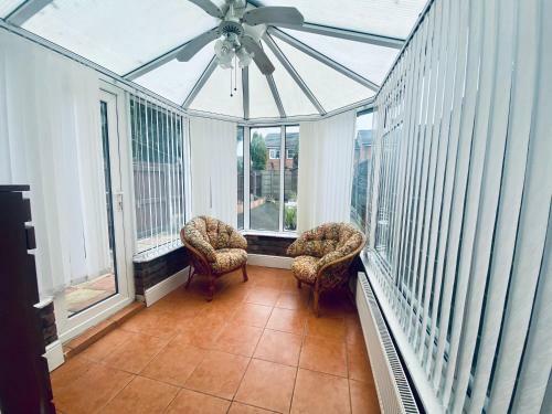 Apartamento Comfortable Manchester House With Conservatory & Parking