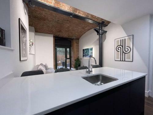 Manchester Warehouse Apartment By Jacksonheim Residences