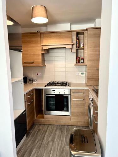 Lovely 2 Bedroom Apartment, 2 Bathrooms Parking