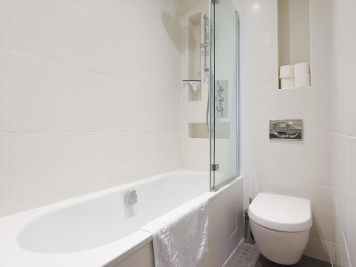 Pass The Keys Modern Seafront Apartment With Great Views Sleeps 4