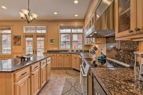 Lovely Big Sky Getaway Near Skiing And Golf!