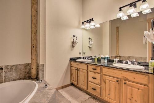 Lovely Big Sky Getaway Near Skiing And Golf!