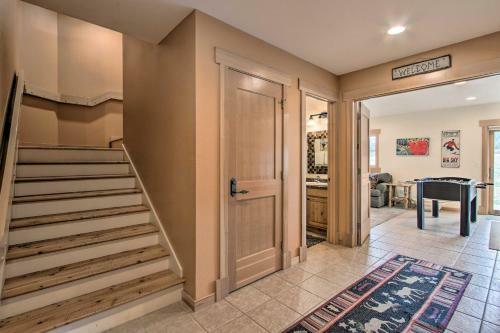 Lovely Big Sky Getaway Near Skiing And Golf!