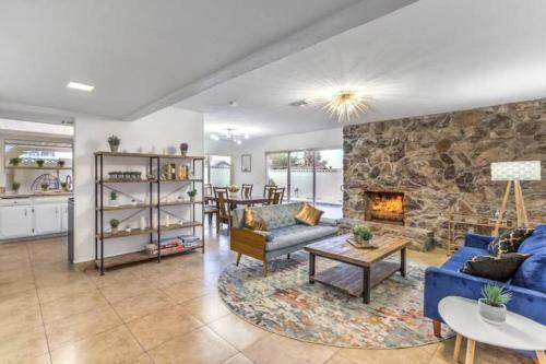 Desert Oasis Las Vegas - Pool, 5 Bedrooms, 9 Beds