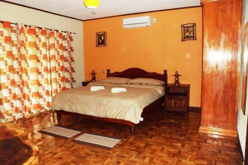 Tiptop Hotel, Resto And Delishop