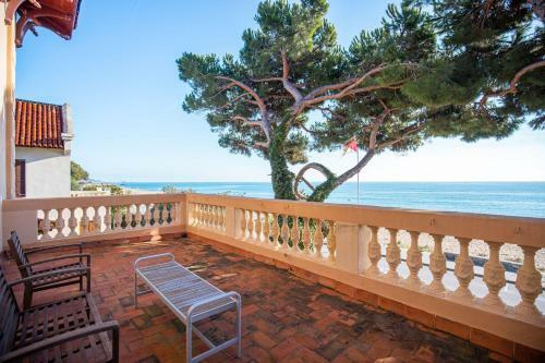 Heritage Beach Villa North Barcelona