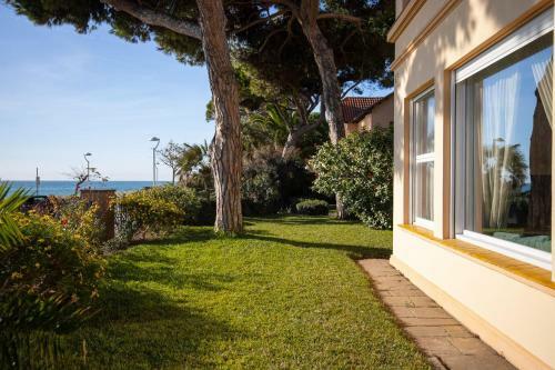 Heritage Beach Villa North Barcelona