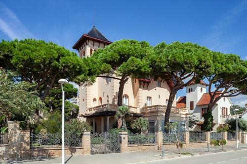 Heritage Beach Villa North Barcelona