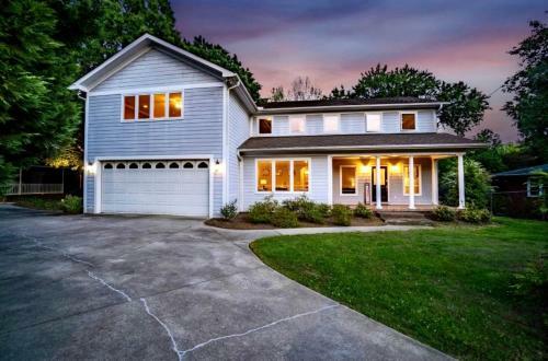 King Bed, Home Theater, Pool Table, Game Room, Fireplace