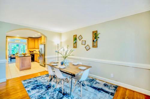 King Bed, Home Theater, Pool Table, Game Room, Fireplace