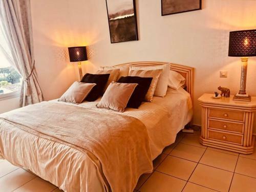 Luxurious 2 Bed Apartment With Amazing Beach Views
