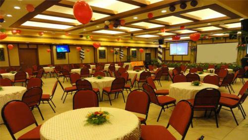 Hotel The Grand Regent
