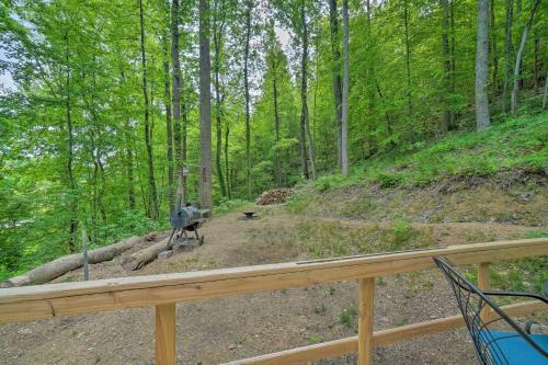 Wooded Cottage With Fire Pit And Forest Views!