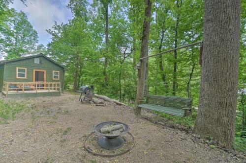 Wooded Cottage With Fire Pit And Forest Views!