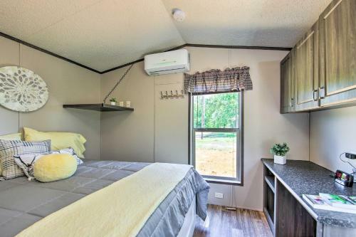 Apartamento Modern Alba Tiny Home Near Lake Fork Boating!