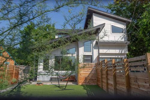 Chic Central Austin 2b House W/ Tesla Charger