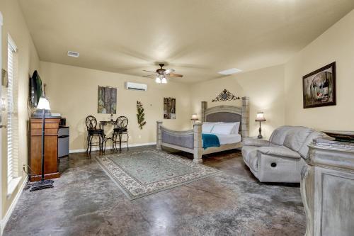Cozi Cottage With Hot Tub! - 2 Min To Wineries!