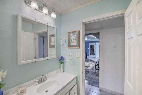 Gulf Coast Home Less Than 2 Mi To Parks And Museums!
