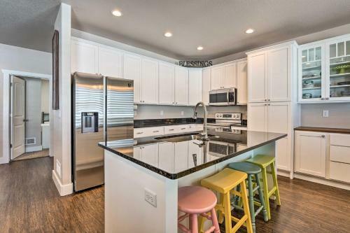 Lovely Cheyenne Home With Fireplace And Grill!