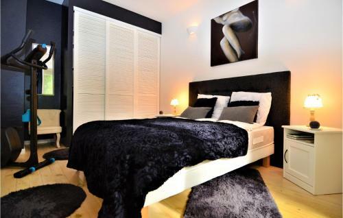 Amazing Home In Tarascon With 3 Bedrooms