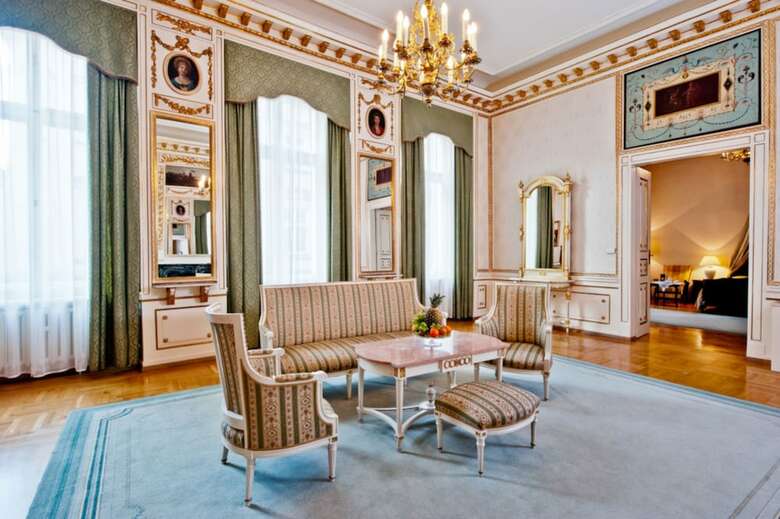 Grand Hotel