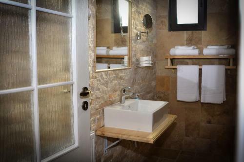 Hostal Pensiunea La Rogo