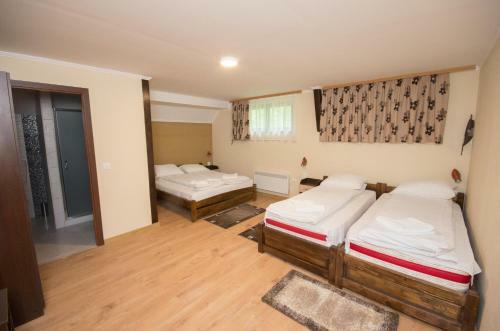 Hostal Sziklakert Fogad�