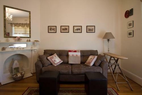 Bed & Breakfast At Eleven - La Petite Maison