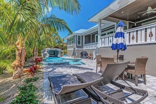 4 Bed 4 Bath, Bonus Bunk Room Heated Pool Water Slide Spa Wifi