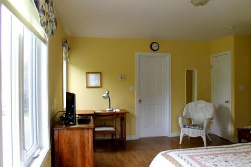 Mackenzie House Tourist Home B&B
