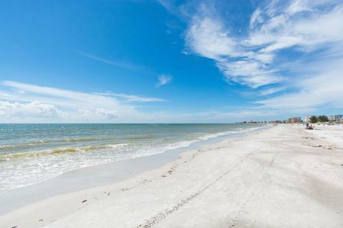 208 Madeira Norte Condo