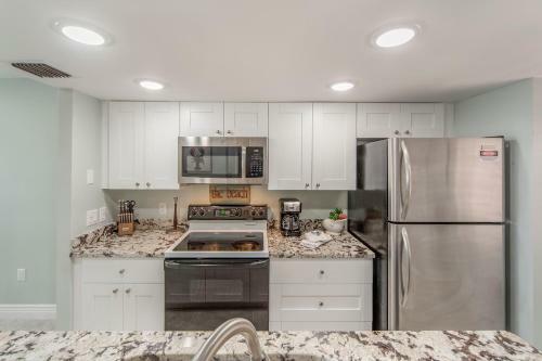 406 Madeira Norte Condo