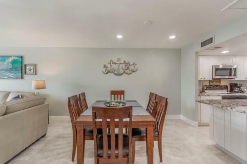 406 Madeira Norte Condo