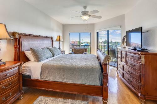 Land's End 404 Building 3 Top Floor With Stunning Water View