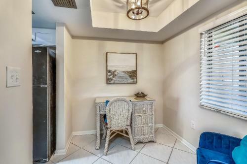 Land's End 404 Building 3 Top Floor With Stunning Water View