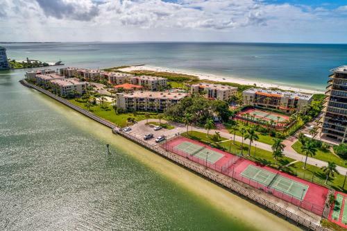 Land's End 404 Building 3 Top Floor With Stunning Water View