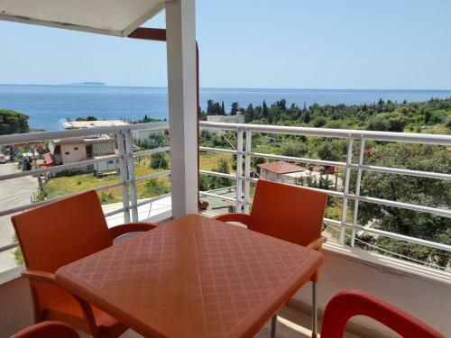 Sea View Apartment Dhermi With Balcony