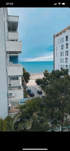 Apartamento Ideally Seascape Flat, With Beach View From Balcon