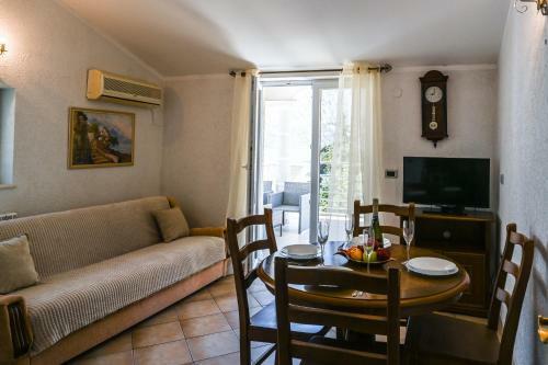 Villa Troya Apartments & Studios