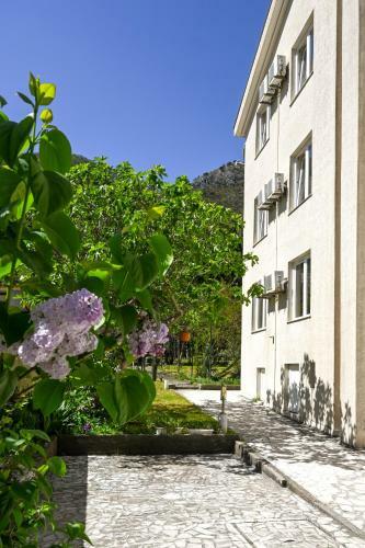 Villa Troya Apartments & Studios