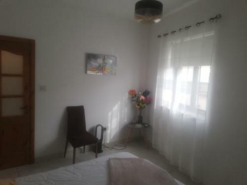 Lovely 3 Bedroom Apartment With Fireplace