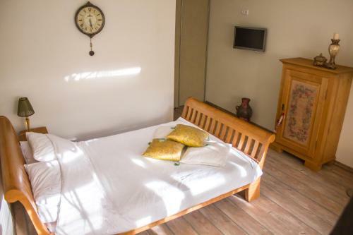 Light & Spacious Apartments With Terrace On Quiet Street
